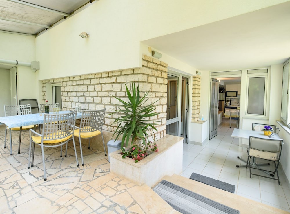Sunny Street Apartments 2