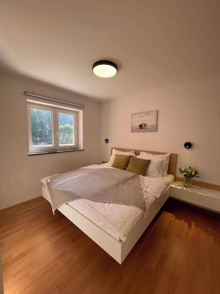 Premium Levant 210 Marina Apartment view 3