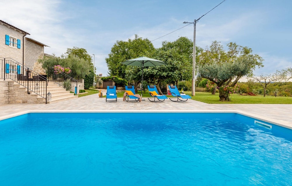 Stylish Villa With Swimming Pool and Garden