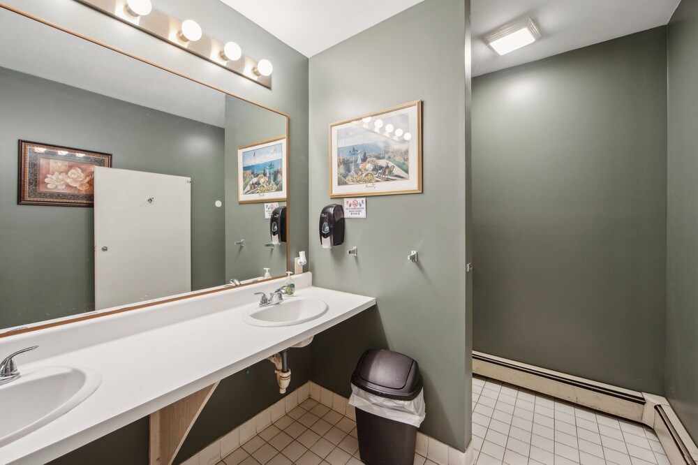 Peaceful Valley 72i - A Cozy Mountain Retreat 2 Bedroom Townhouse by The Summit at Gore Mountain