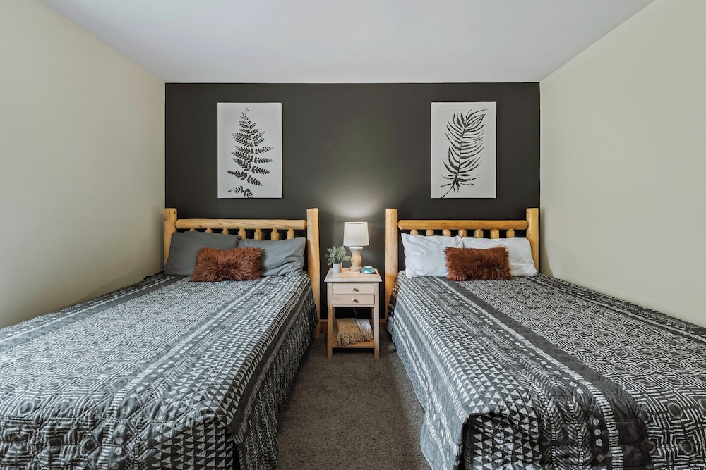 Otter Banks by Avantstay Sleeps 18 + Hot Tub, Views, Game Room view 5
