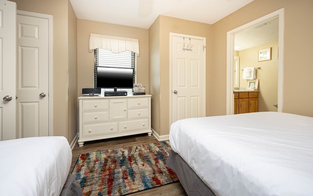 Phoenix Vi 6904 2 Bedroom Condo