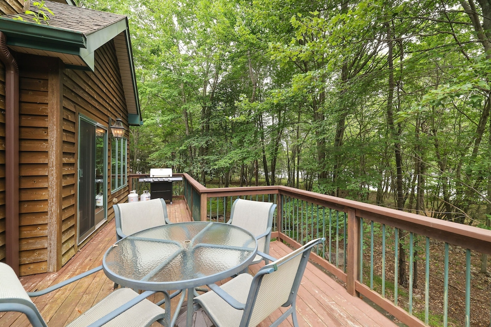 Elk Hollow by Avantstay Lakefront Chalet w Game Room Fire Pit