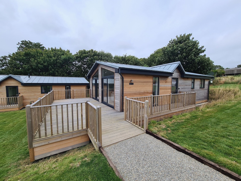 Cove Lodge