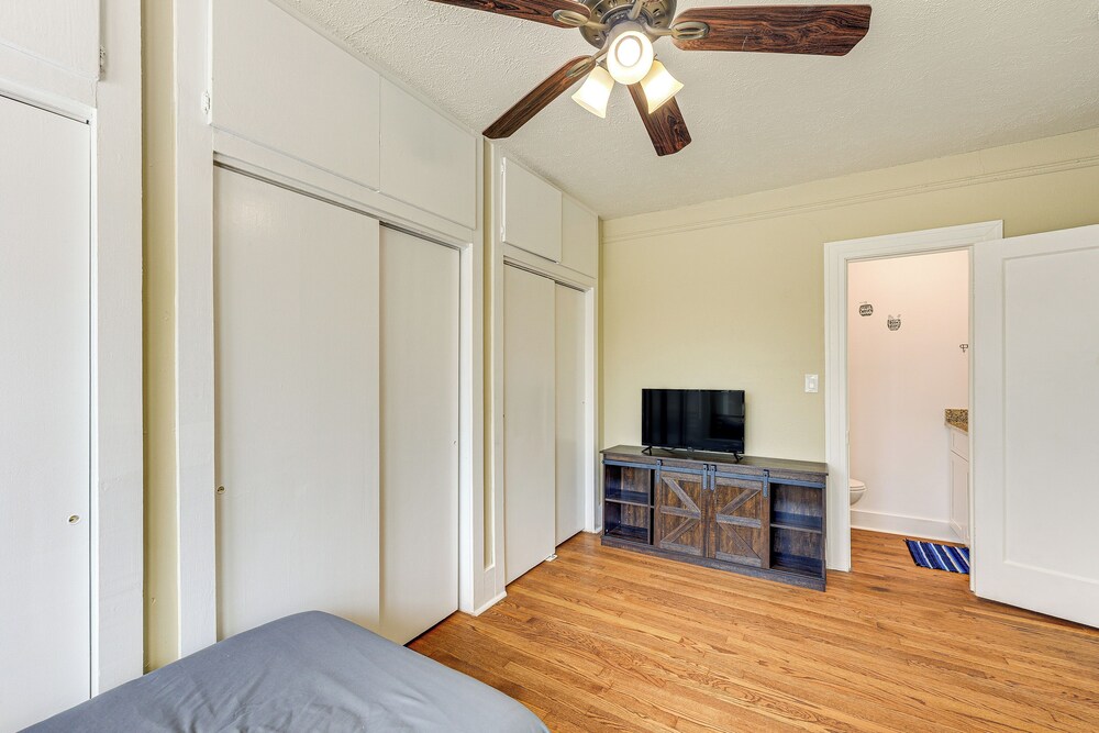 1 Mi to San Antonio Zoo: Olmos Park Apt!
