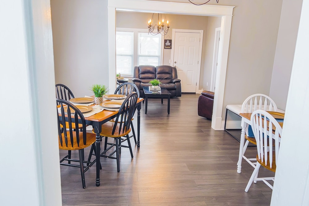 Large 6Br, 2Ba Close To Niagara Falls