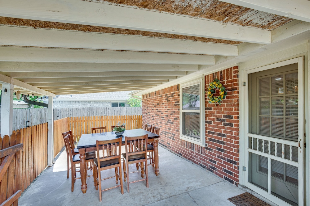 Darling Waxahachie Home w/ Yard & Fire Pit!