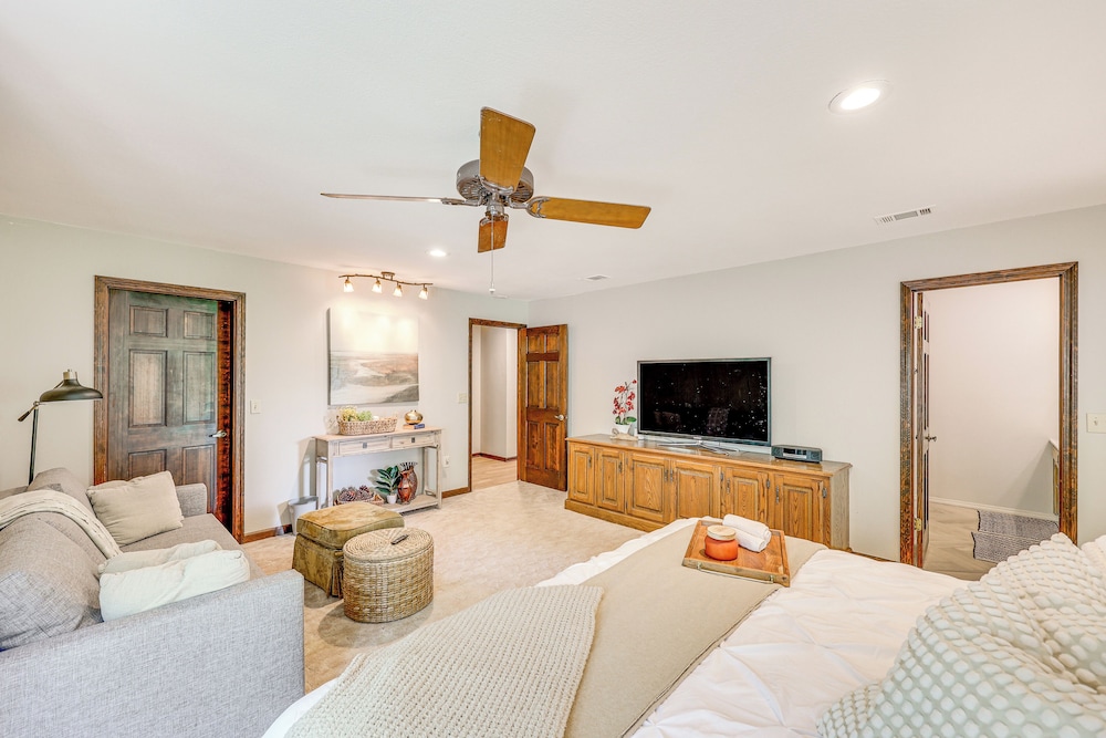 Waterfront Home w/ Playground Near Degray & Caddo!