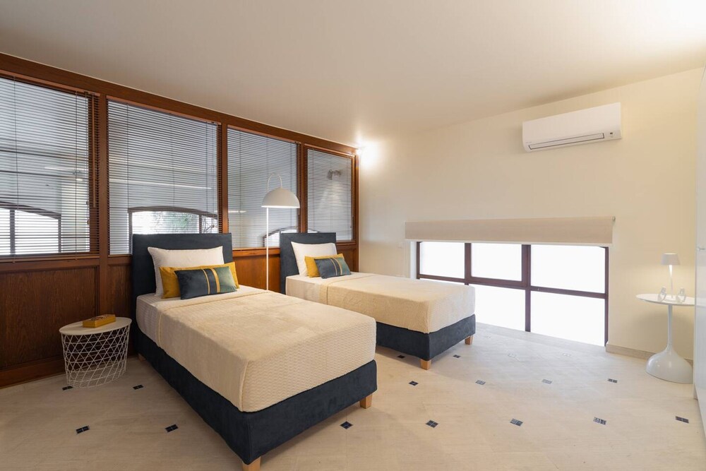 Ma Maison Downtown Villa N 8 Indoor Heated Pool