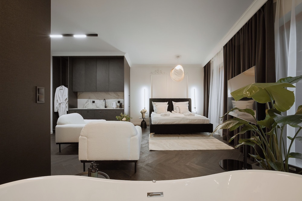Granaria Jacuzzi Deluxe Suites by Downtown Apartments