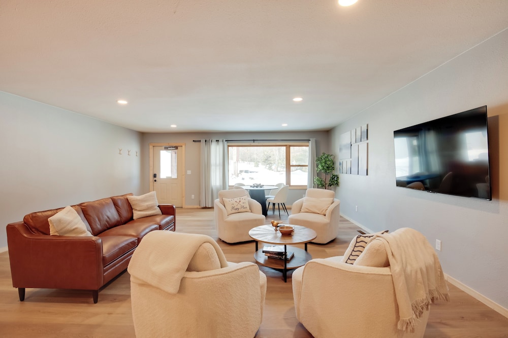 Snowmobile & Enjoy Eagle River! Southside Lodge