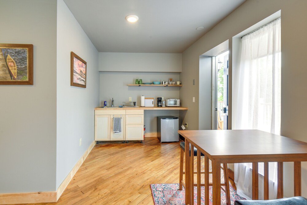 Meredith Studio Near Downtown: Hike, Swim, Ski!