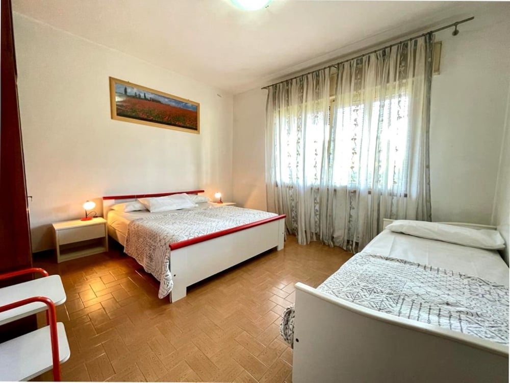 Beautiful House in a Great Location Near the Beach by Beahost Rentals view 2