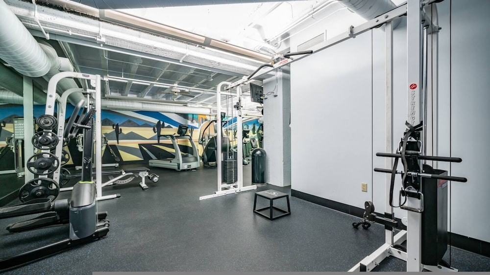 Luxury Downtown Phoenix Loft - Pool Gym Laundry
