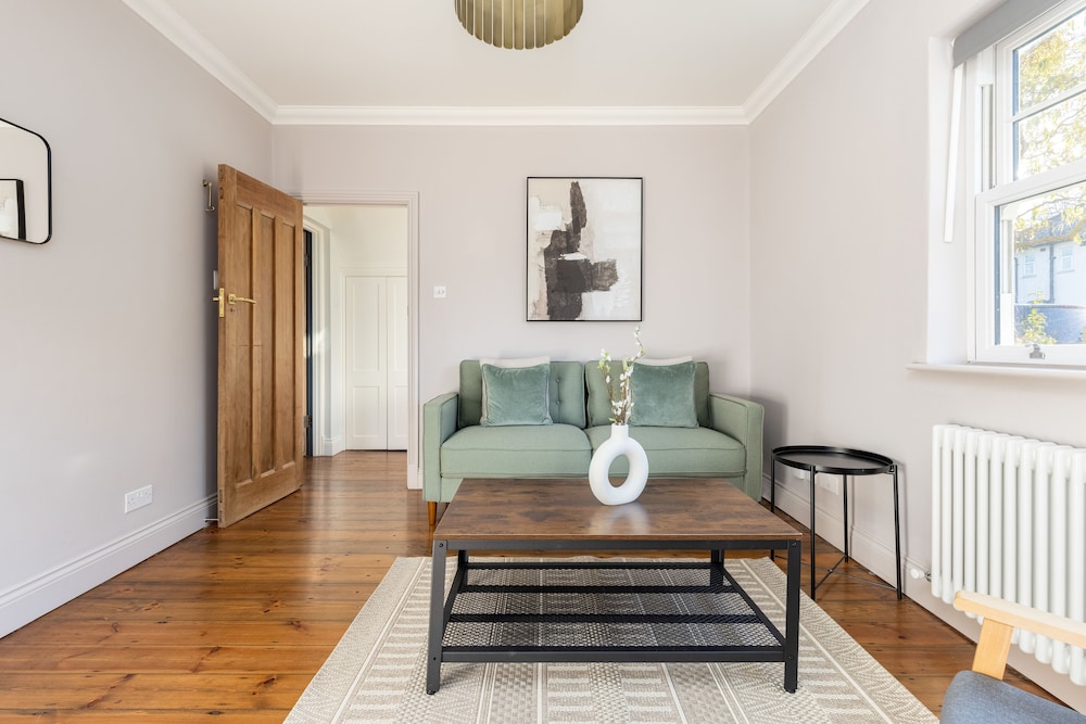 Spacious 3 Bed Flat Putney