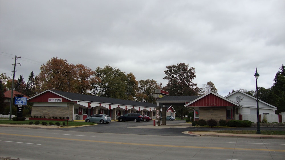 Pinconning Trail Inn Motel