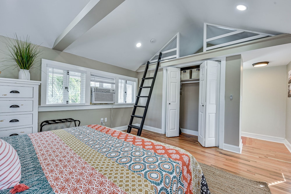 Cozy Jacksonville Cottage, Walkable Location! view 3