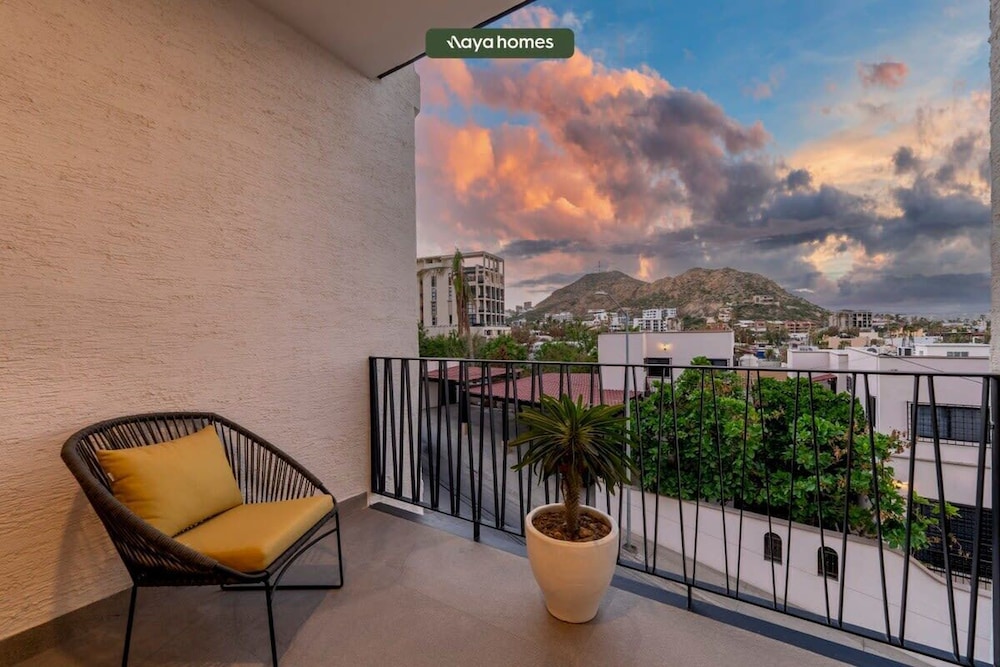 New 1BR Condo Near Marina and Downtown - Pool
