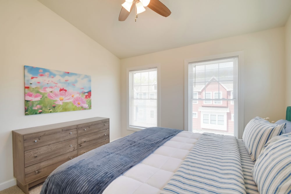 Near TBK Bank Sports Complex: Quad Cities Townhome