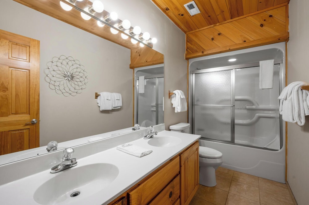 Country Pines Lodge