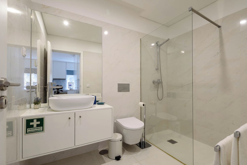 Almad3 Stylish Almada Hide-away