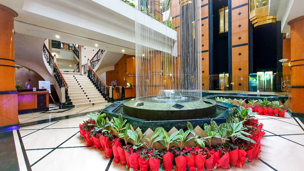 The Orchid Hotel Mumbai Vile Parle - Image 2