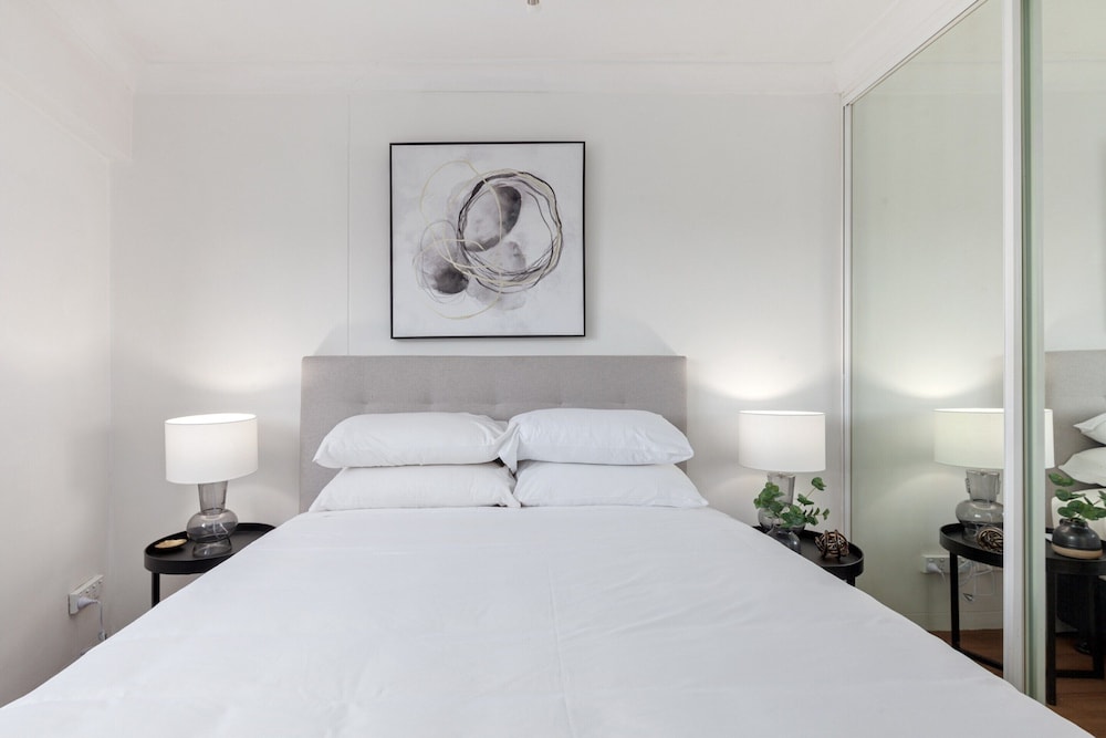 Bright 2-bed Surry Hills Apartment With Balcony