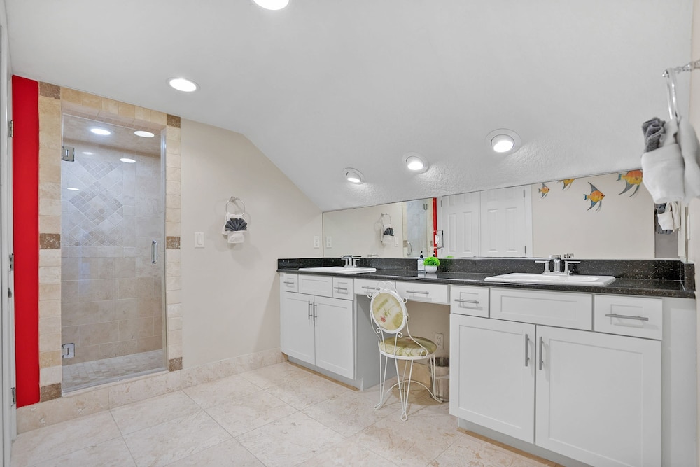 Waterfront Home w Patio Heated Pool Dock Beach