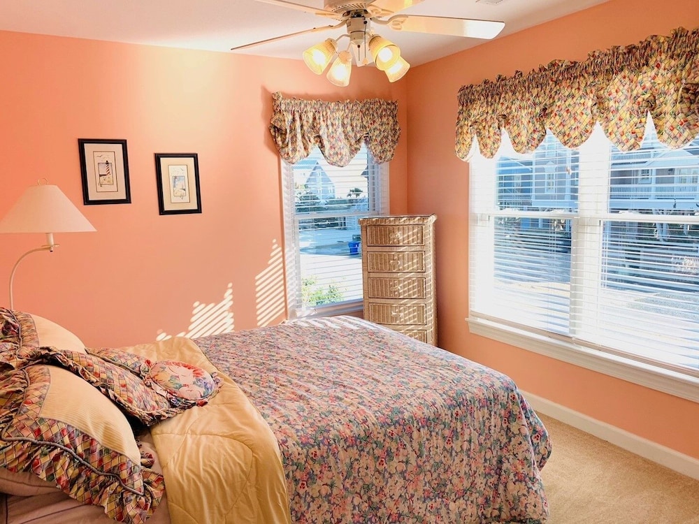 Old Man & The Sea 5 Bedroom Home by RedAwning