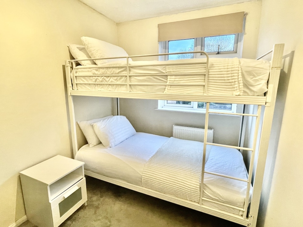The HK House - Family Friendly Near To Blenheim Palace & Oxford City Centre view 4