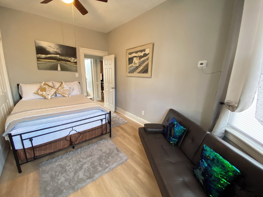 Charming 2 Bedrooms apt One Step to NYC