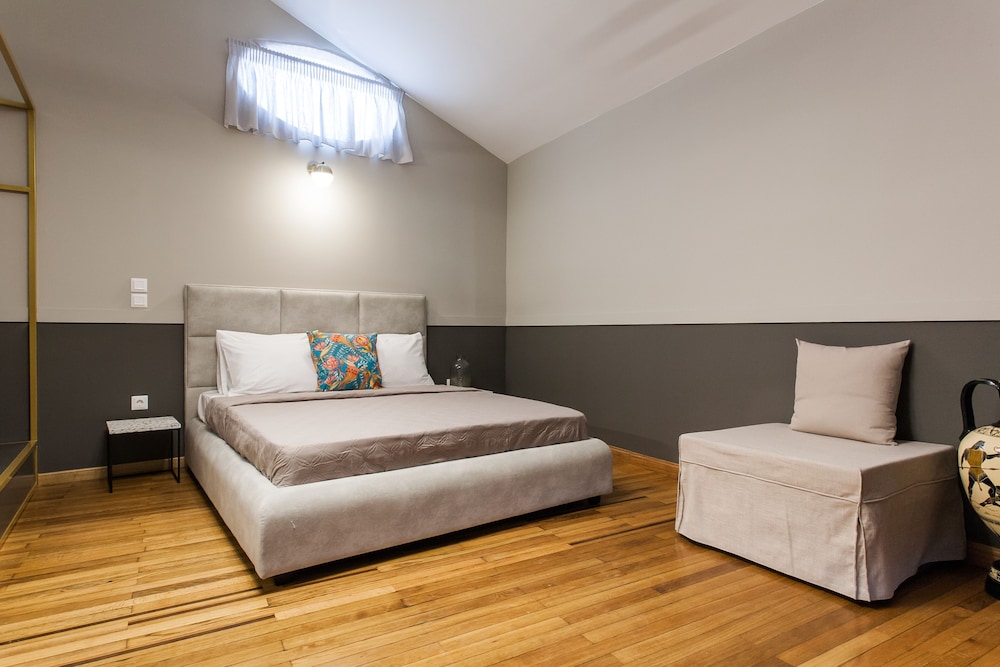 Step One - Luxury Suites right in the heart of Acropolis next to metro station