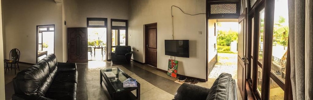 Negombo Holiday Home