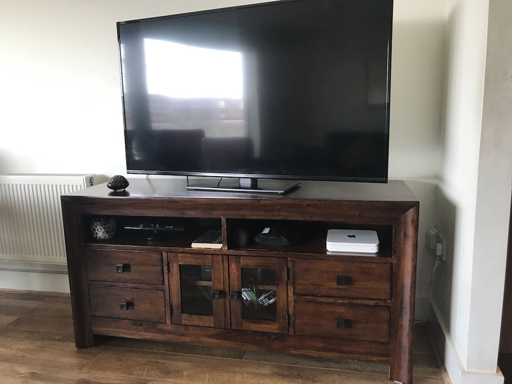 Central Dublin 2-bed Apartment -sleeps 5 & Parking