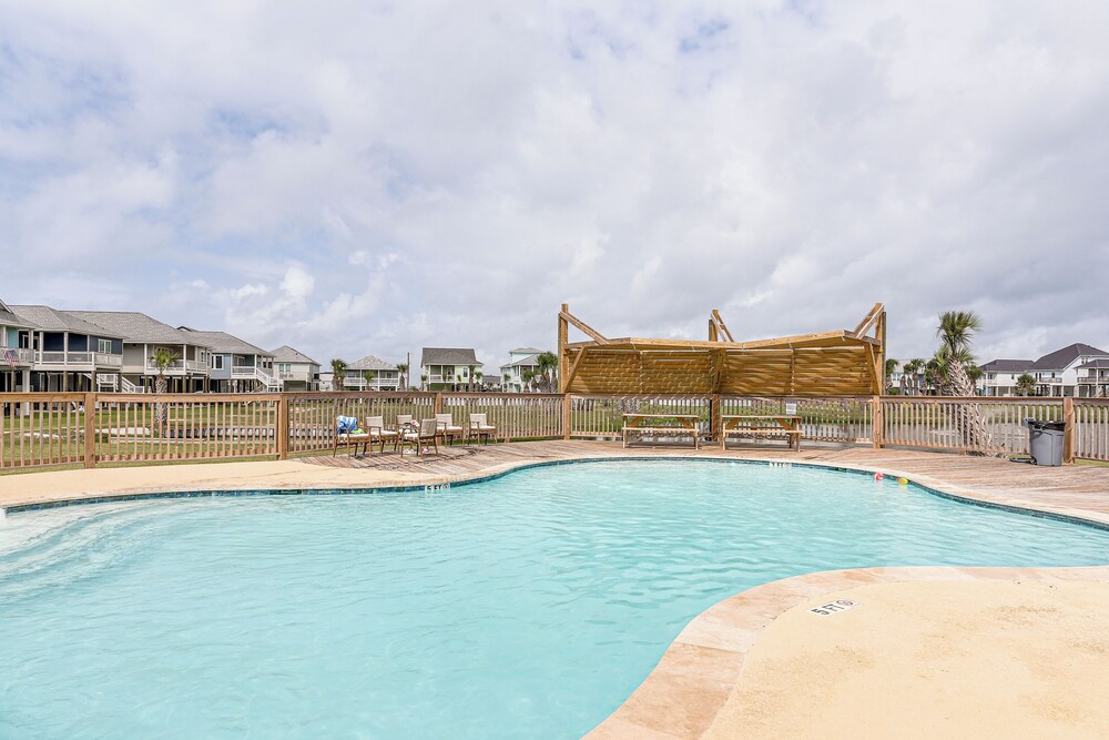 Walk to Beach: Galveston Gem w/ Pool Access