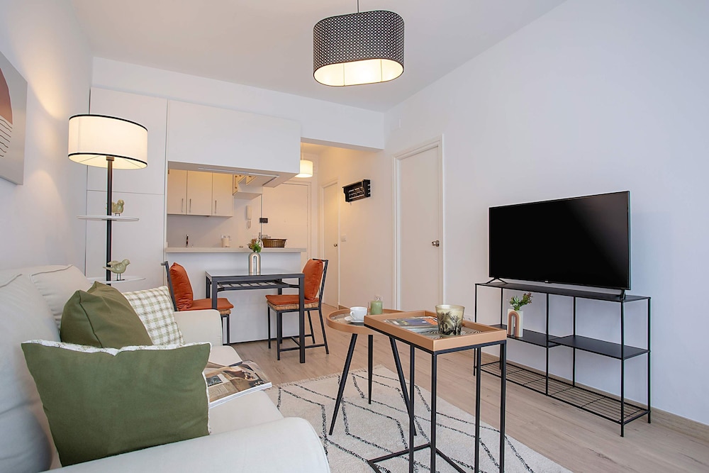 Magnificent 1 Bedroom Apartment With Balcony Santa Marta III