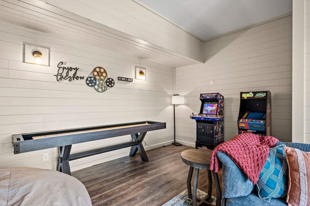 NEW Lake View Indoor Pool Sleeps 14 Hot Tub