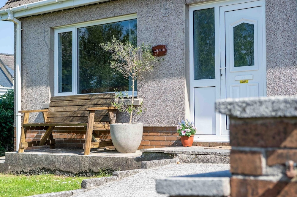 Larkfield - 3 Bedroom Holiday Home - Penally