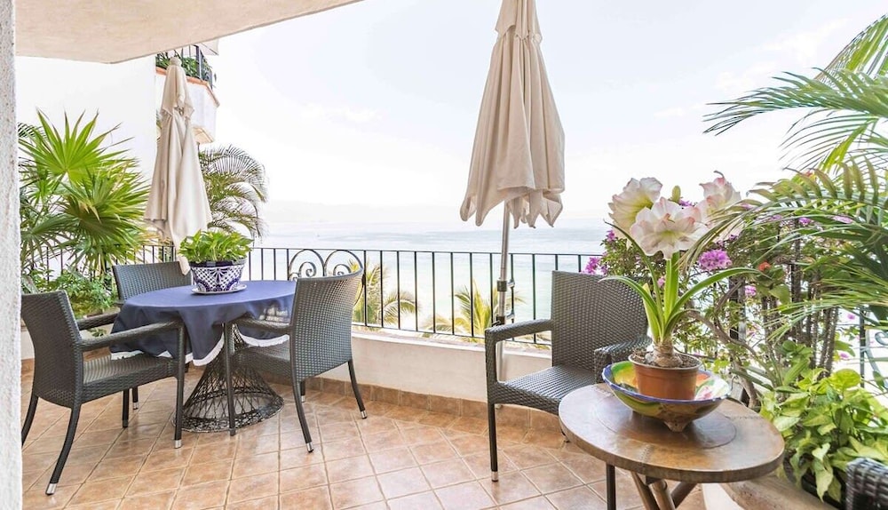 Ocean View 2Br Condo-balcony-beach-pool - 610