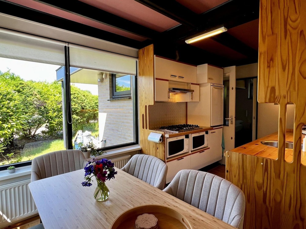 Amazing Bungalow With Sunny Garden