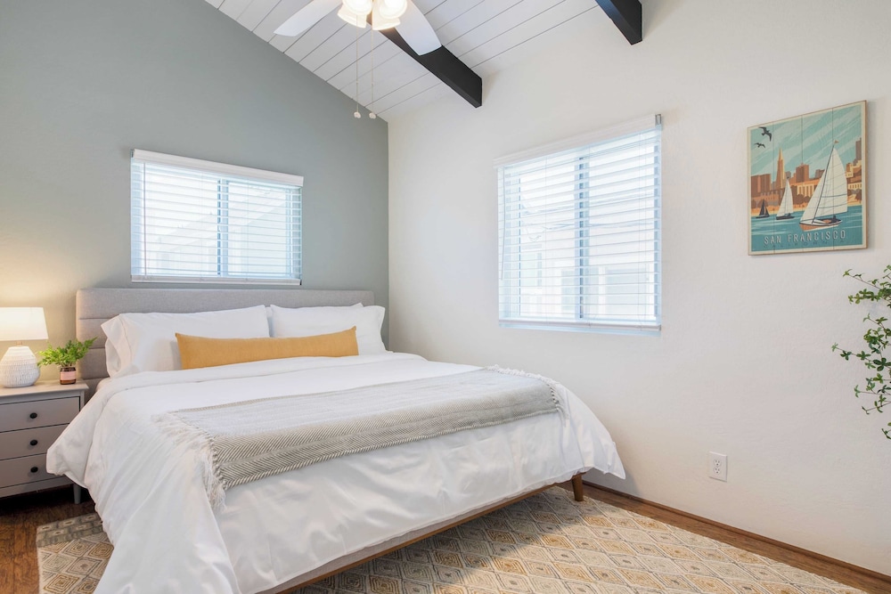 Surfrider Buyout by Avantstay 2 Home Buyout By the Beach!