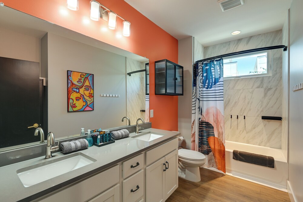 Skyline Views: Nashville Townhome 3 Mi to Broadway