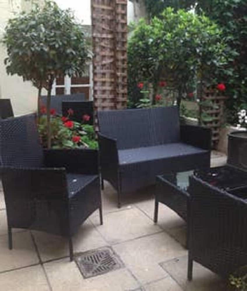 outdoor bbq area