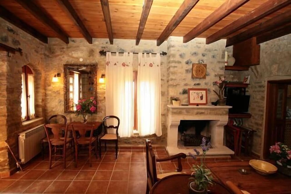 Dorovinis Country Houses