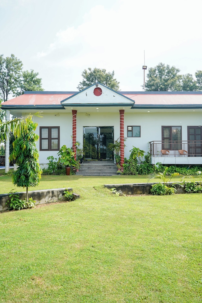 Alaya Stays 5 BHK Pet friendly with pvt pool - Ashirwad Farms