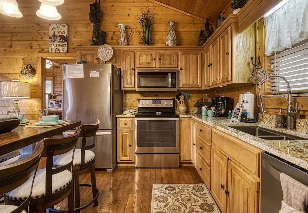 Hillbilly Hideaway 4 Bedroom Cabin