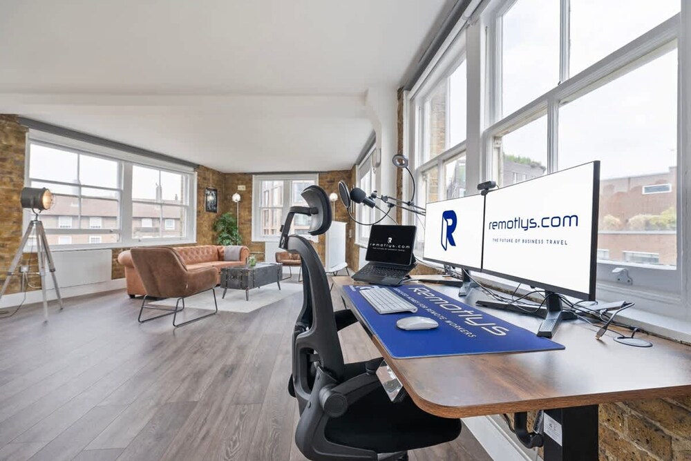 Large 1 Bedroom Studio in Old St