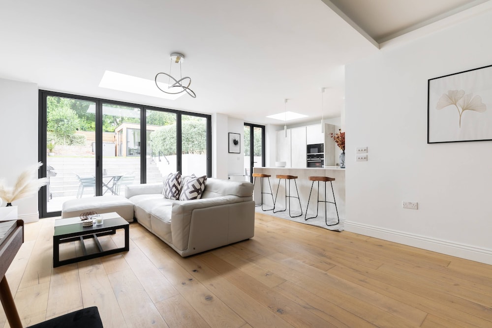 Priory Road III by Onefinestay
