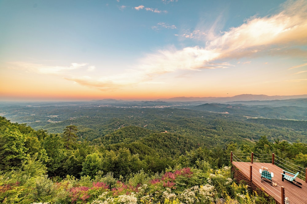 Panorama by Avantstay Unparalleled Views, Deck w/ Hottub, Game Room Pool Table