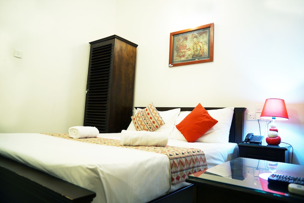 Moon Hills Hotel
